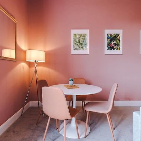 Pink Palace - Central Apartment Chester Exteriér fotografie