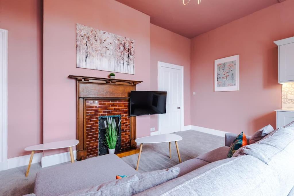 Pink Palace - Central Apartment Chester Exteriér fotografie