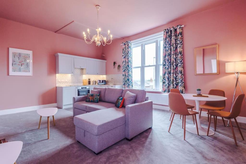 Pink Palace - Central Apartment Chester Exteriér fotografie
