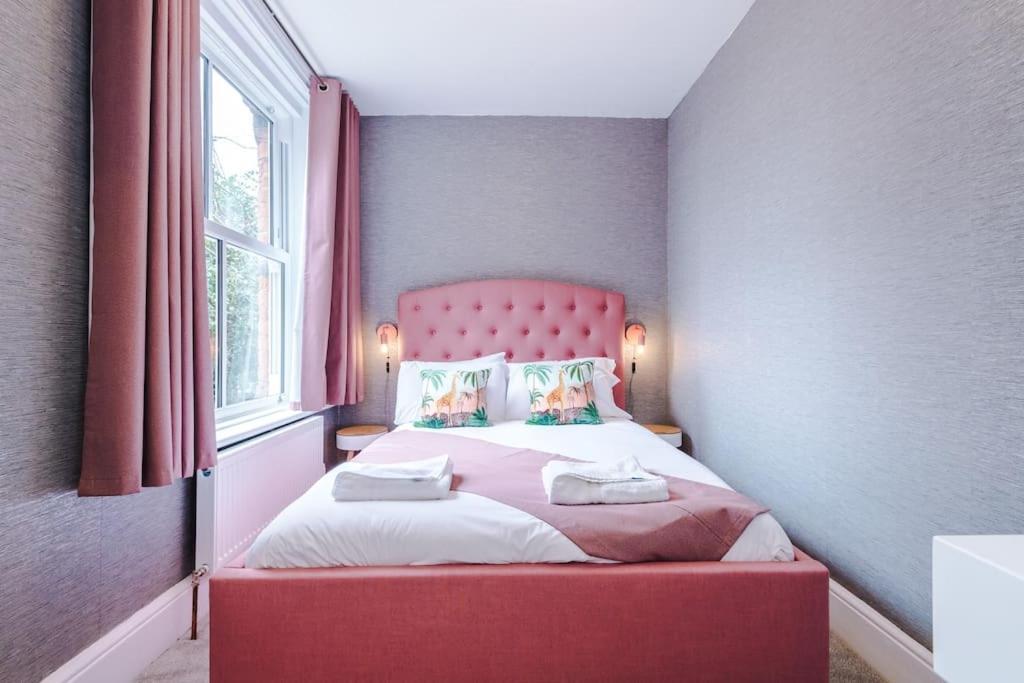 Pink Palace - Central Apartment Chester Exteriér fotografie