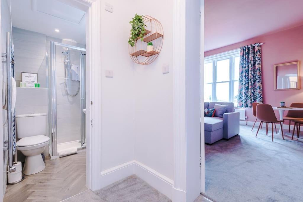 Pink Palace - Central Apartment Chester Exteriér fotografie