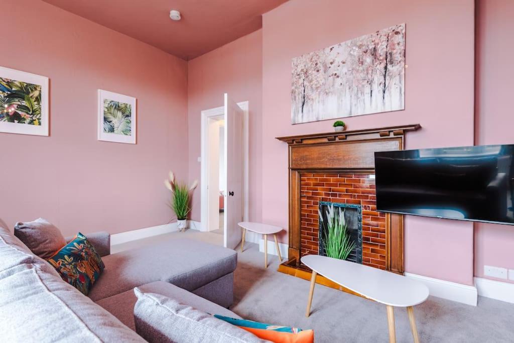 Pink Palace - Central Apartment Chester Exteriér fotografie